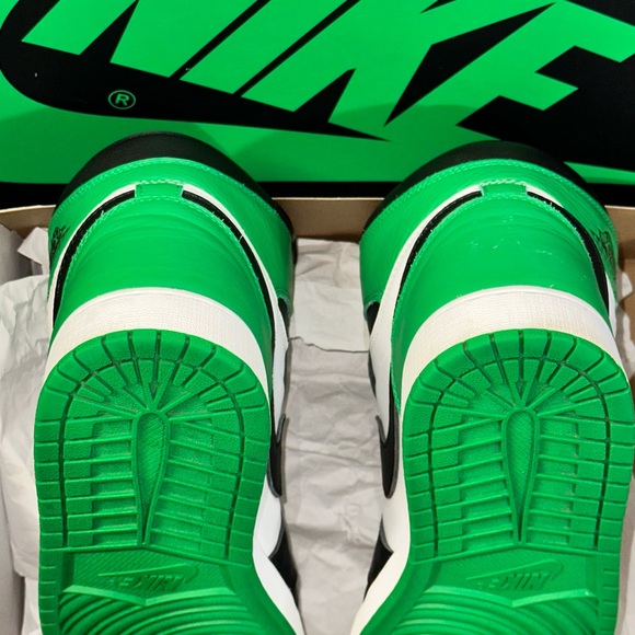 Air Jordan 1 High OG “ Lucky Green”   2023 - Picture 8 of 16